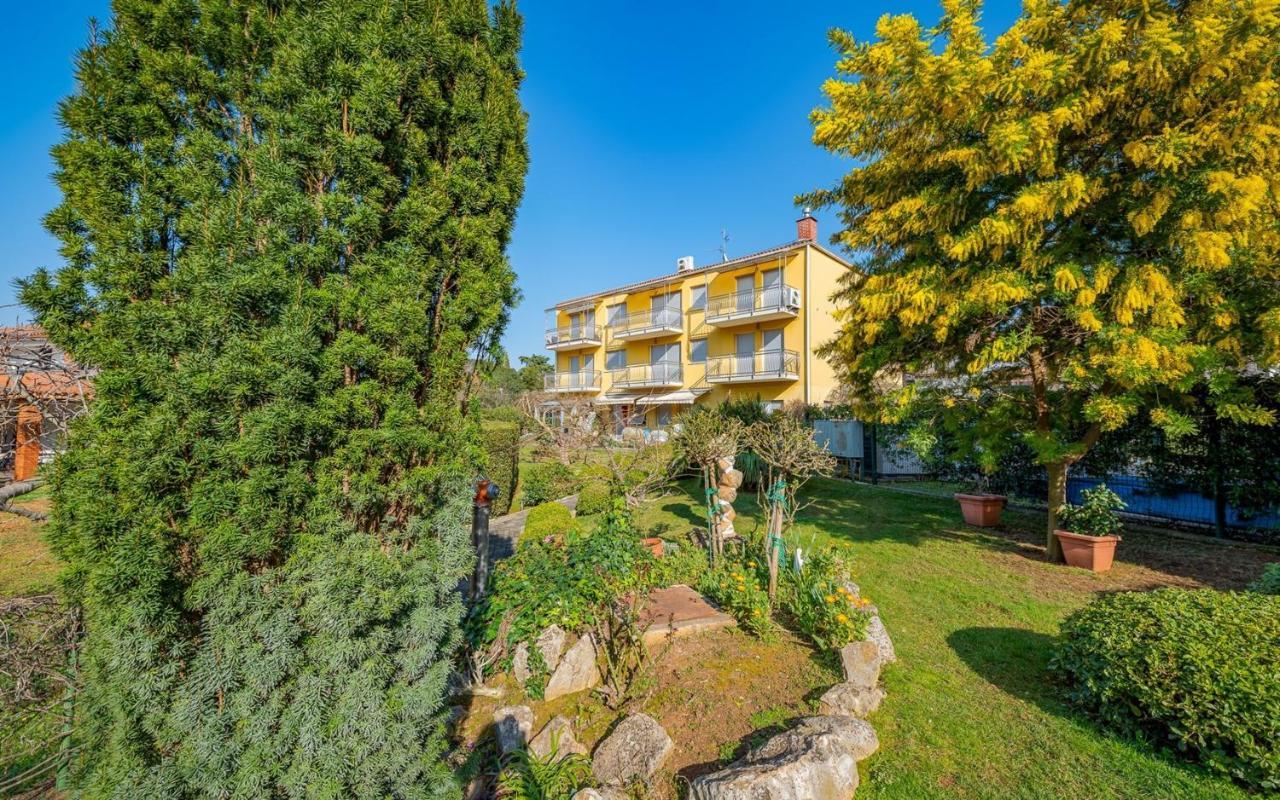 Valessia House With Apartment Umag Exterior photo